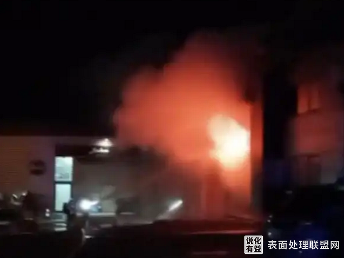 【新闻】西班牙一化工仓库深夜起火 化学品泄露形成“氯气云”