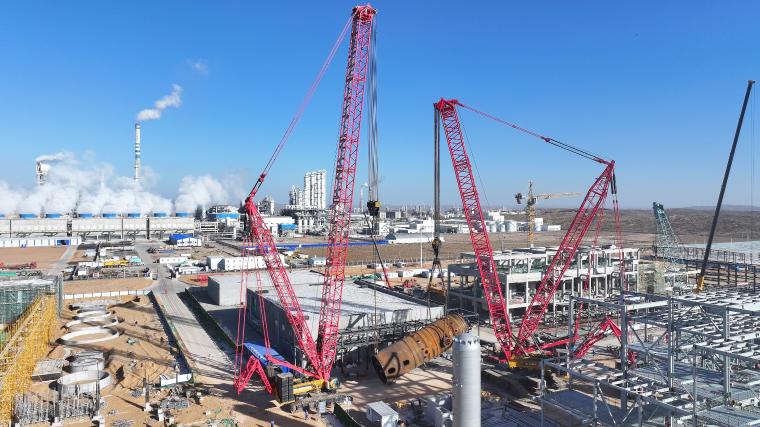 【综合】陕西榆能高端化学品新材料项目最重塔器吊装就位