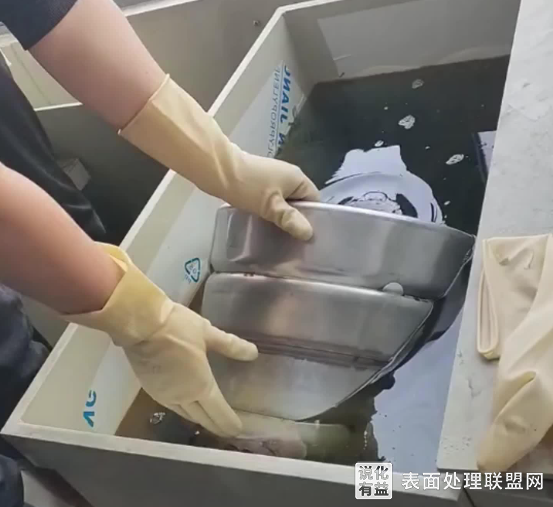 如何判断酸洗是过腐蚀还是表面发黑现象