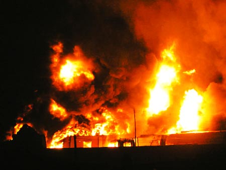 意大利一化工厂爆炸致2人受伤 当局启动紧急预案