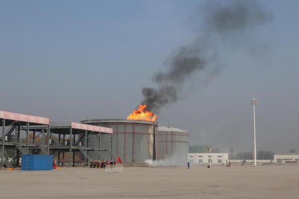 危化品泄漏？还有浓烟和爆炸？别怕，这是应急演练！