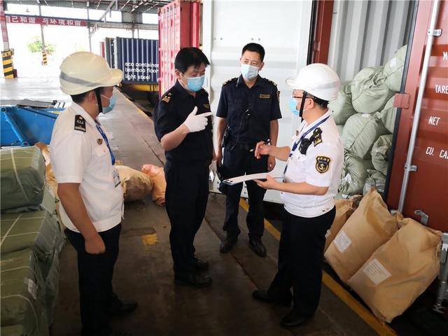 捐防疫物质也可能涉嫌违法？厦门海事局查获两起集装箱夹带危险品未申报案件