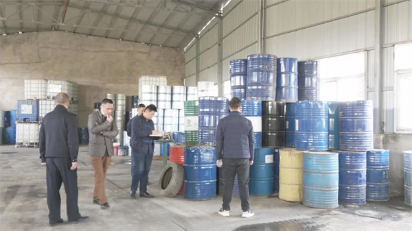 【新闻】湖北武汉黄陂区查获一起非法储存危化品仓库，提醒危险品储存要备案！