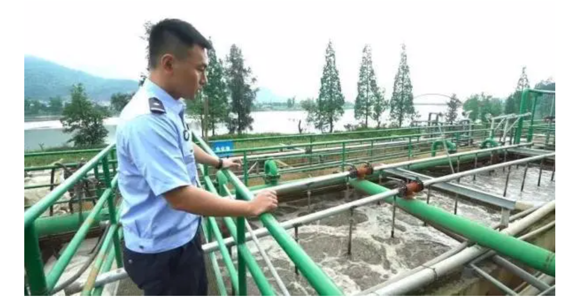【普法】温州永嘉县一污水处理公司偷排工业废水 7人被抓获