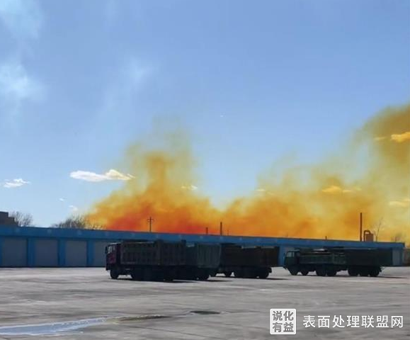 【新闻】辽宁葫芦岛某化工厂废旧硝酸罐泄漏 红棕色烟气弥漫