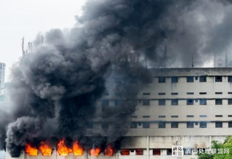 【突发】山东一化工厂突发火灾！浓烟滚滚 无人员伤亡
