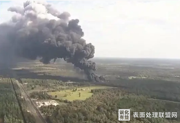 【突发】美国得州一化工厂起火爆炸 系为叉车事故引发