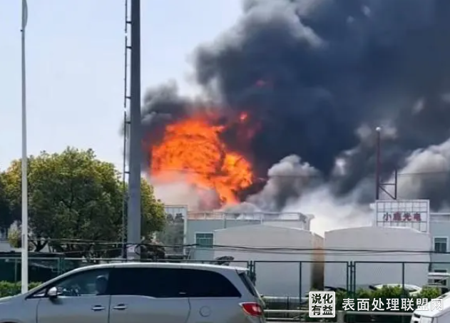 【新闻】突发！上海一化工厂发生火灾！现场黑烟弥漫