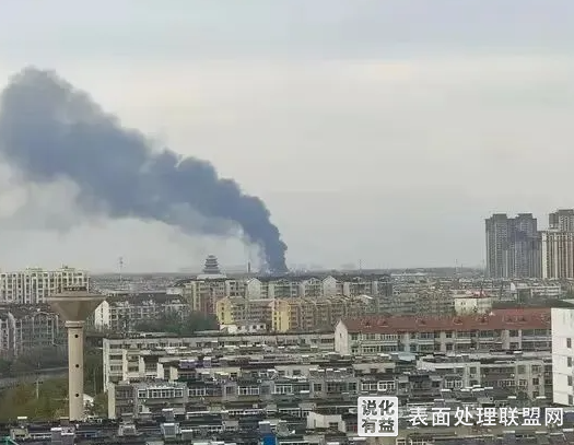 【新闻】山东济南一仓库内化学品发生火灾 无人员伤亡
